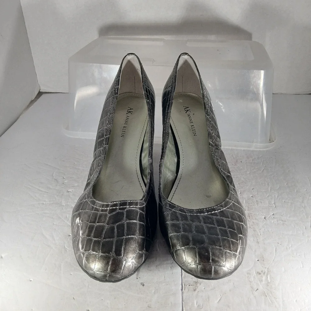 Anne Klein Fenton Pumps 10M Pewter Metallic Croc Embossed Block Heel Round Toe